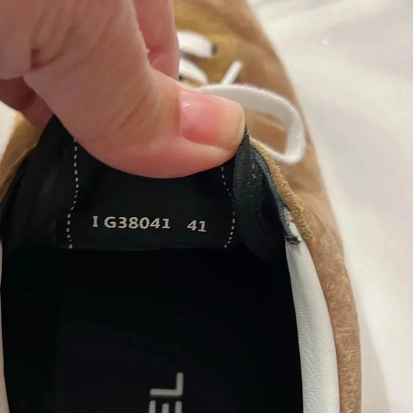 Chanel Sneakers Suede Calfskin and Velvet Beige Sneakers , Excellent Con… - Picture 4 of 6